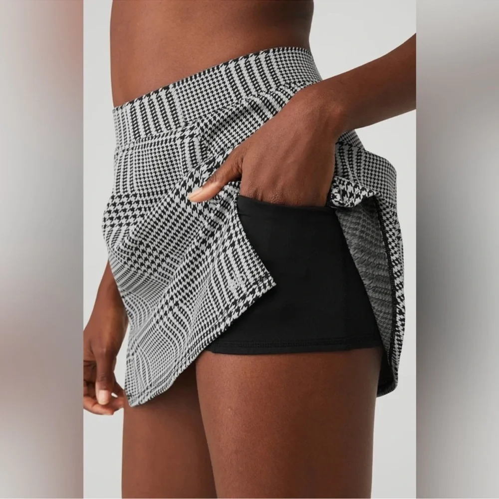 Very Rare Limited Edition Alo Yoga Jacquard Glenplaid Tennis Skirt. Size Medium
